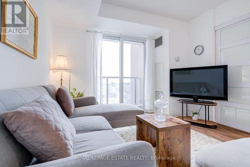 Living Room - 405 - 4 Elsinore Path, Toronto, ON - Indoor Photo Showing Living Room