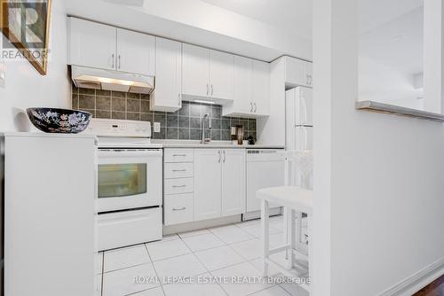 Kitchen - 405 - 4 Elsinore Path, Toronto, ON - Indoor Photo Showing Kitchen