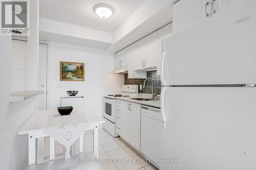 Eat-in Kitchen - 405 - 4 Elsinore Path, Toronto, ON - Indoor Photo Showing Kitchen