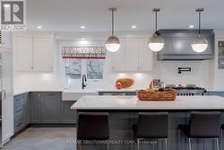 1586 HERITAGE WAY  Oakville, ON L6M 2Z5