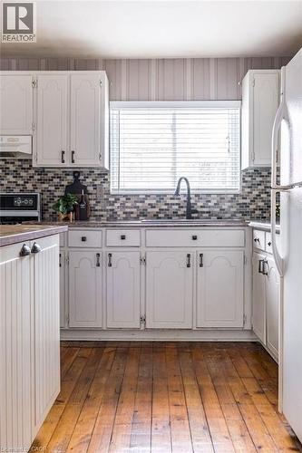 50 Macaulay Street W, Hamilton, ON - Indoor Photo Showing Kitchen