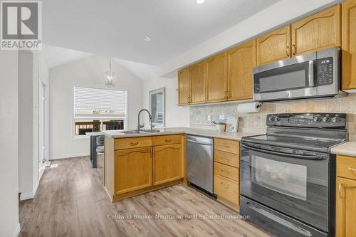 6 Law Drive, Guelph (Grange Road), ON - Indoor Photo Showing Kitchen