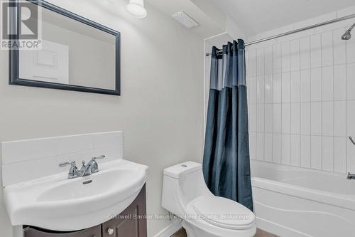 6 Law Drive, Guelph (Grange Road), ON - Indoor Photo Showing Bathroom