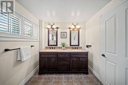 bathroom ( main level) - 