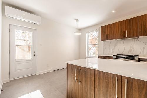 Cuisine - 1878 Rue Dubois, Montréal (Le Sud-Ouest), QC - Indoor