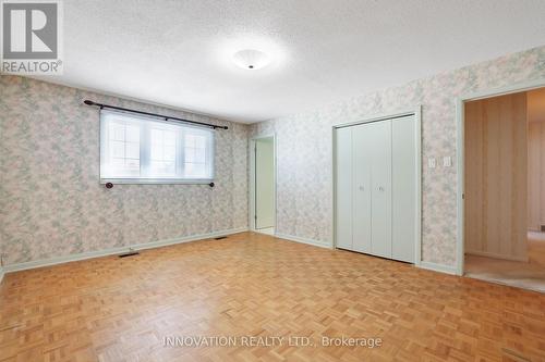 Primary bedroom with walk-in closet - 935 Parkhaven Avenue, Ottawa, ON - Indoor Photo Showing Other Room