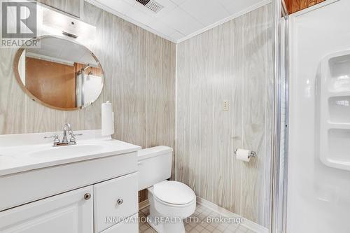 935 Parkhaven Avenue, Ottawa, ON - Indoor Photo Showing Bathroom