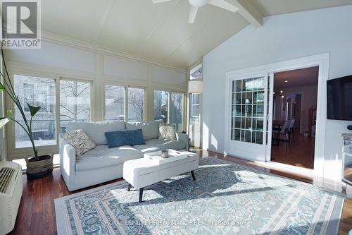 328 Pleasant Park Road, Ottawa, ON - Indoor Photo Showing Living Room