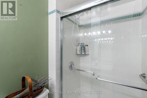 163 Pine Street S, Thorold (Thorold Downtown), ON - Indoor Photo Showing Bathroom