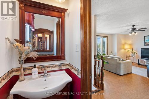 163 Pine Street S, Thorold (Thorold Downtown), ON - Indoor Photo Showing Bathroom