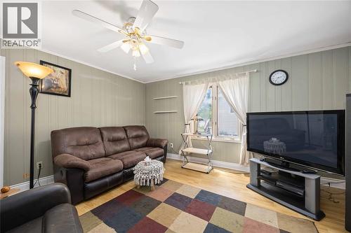 2354 Courtright Line, St Clair, ON - Indoor Photo Showing Living Room