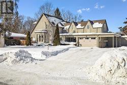 42 ROYAL ROAD  Aurora, ON L4G 1A9