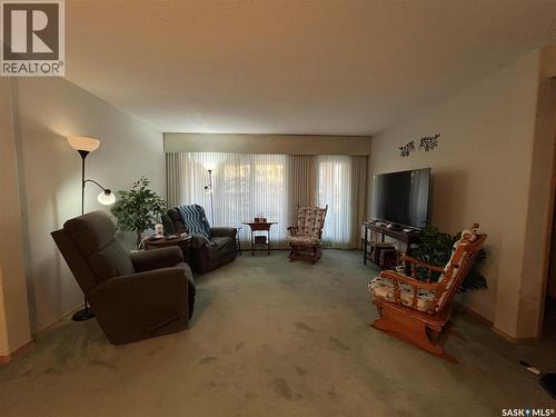 106 331 Macoun Drive, Swift Current, SK - Indoor Photo Showing Living Room