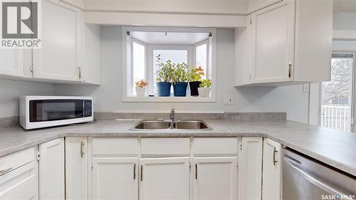 6519 Whelan Drive, Regina, SK - Indoor Photo Showing Kitchen With Double Sink