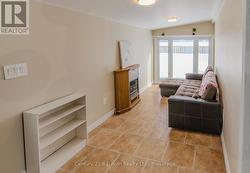 bonus sunroom / family room - 