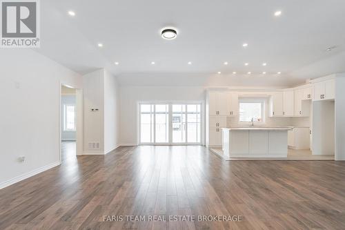 50 Breithaupt Crescent, Tiny, ON - Indoor Photo Showing Other Room