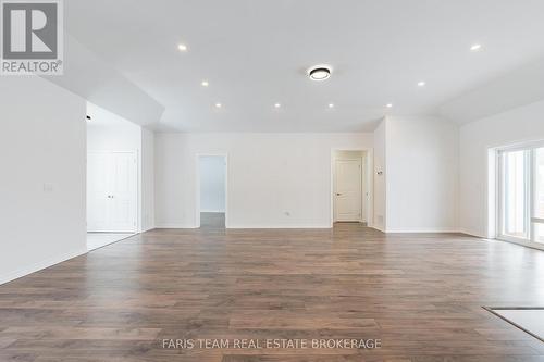 50 Breithaupt Crescent, Tiny, ON - Indoor Photo Showing Other Room