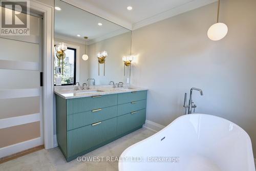 981 Valdese Drive, Mississauga, ON - Indoor Photo Showing Bathroom