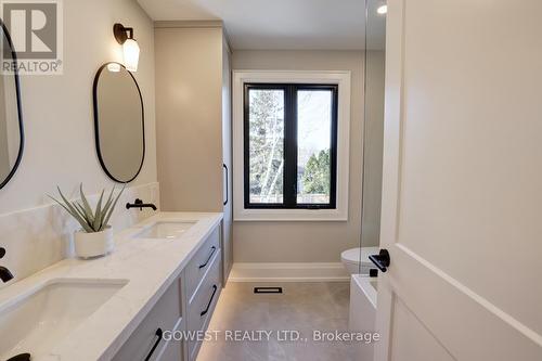 981 Valdese Drive, Mississauga, ON - Indoor Photo Showing Bathroom