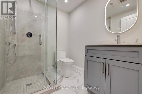 981 Valdese Drive, Mississauga, ON - Indoor Photo Showing Bathroom