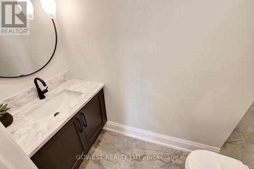 981 Valdese Drive, Mississauga, ON - Indoor Photo Showing Bathroom