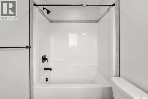 7748 Mapleford Boulevard, Regina, SK - Indoor Photo Showing Bathroom