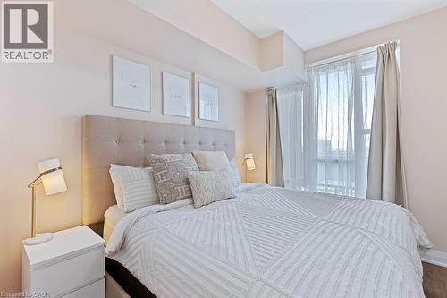 16 Concord Place Unit# 705, Grimsby, ON - Indoor Photo Showing Bedroom