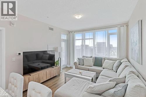 16 Concord Place Unit# 705, Grimsby, ON - Indoor Photo Showing Living Room