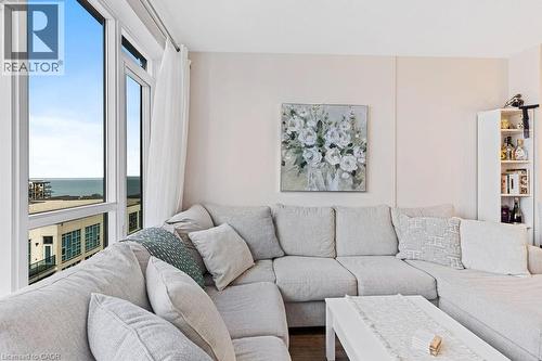 16 Concord Place Unit# 705, Grimsby, ON - Indoor Photo Showing Living Room