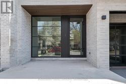 17 BROADVIEW AVENUE  Mississauga, ON L5H 2S8