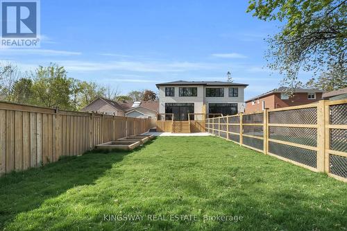 17 Broadview Avenue, Mississauga, ON - Outdoor