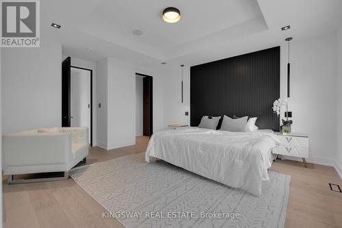 17 Broadview Avenue, Mississauga, ON - Indoor Photo Showing Bedroom