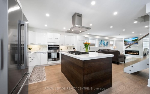 1071 Westmount Avenue, Mississauga, ON - Indoor Photo Showing Kitchen