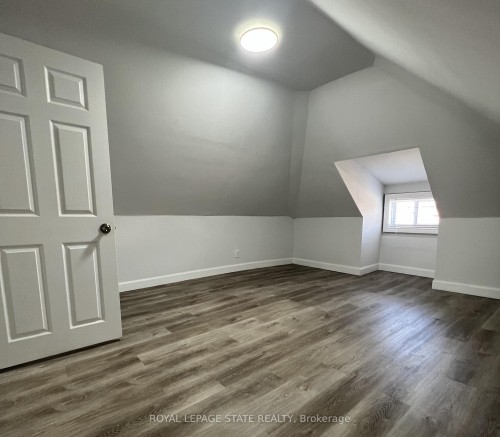44 Madison Avenue, Hamilton, ON - Indoor Photo Showing Other Room