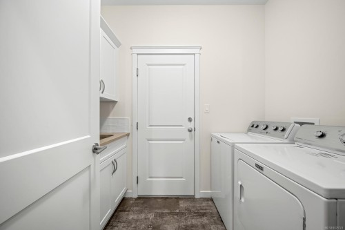 2479 Kentmere Ave, Cumberland, BC 