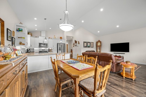 2479 Kentmere Ave, Cumberland, BC 