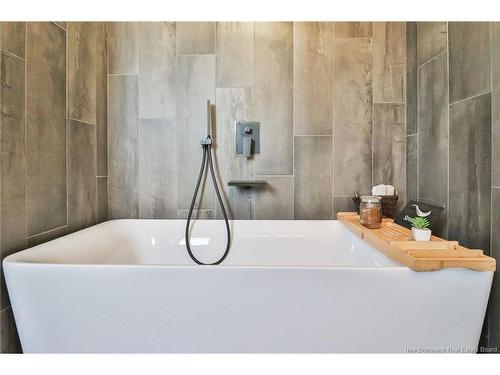 11 Riverside Dr, Petitcodiac, NB 