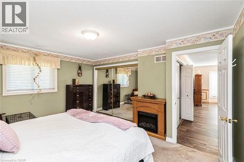 10 Wentworth Drive Unit# 36, Grimsby, ON - Indoor Photo Showing Bedroom