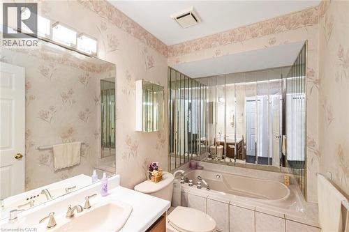 10 Wentworth Drive Unit# 36, Grimsby, ON - Indoor Photo Showing Bathroom