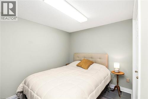 10 Wentworth Drive Unit# 36, Grimsby, ON - Indoor Photo Showing Bedroom