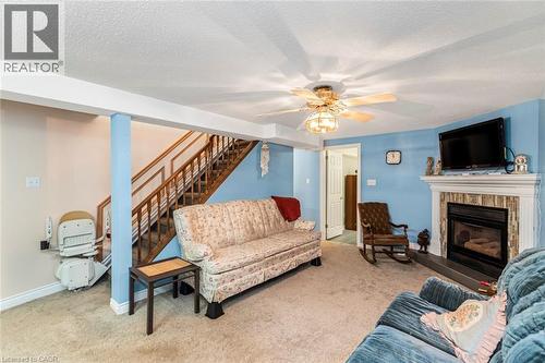 10 Wentworth Drive Unit# 36, Grimsby, ON - Indoor Photo Showing Living Room With Fireplace