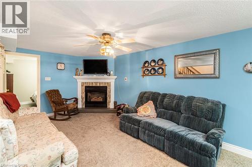 10 Wentworth Drive Unit# 36, Grimsby, ON - Indoor Photo Showing Living Room With Fireplace