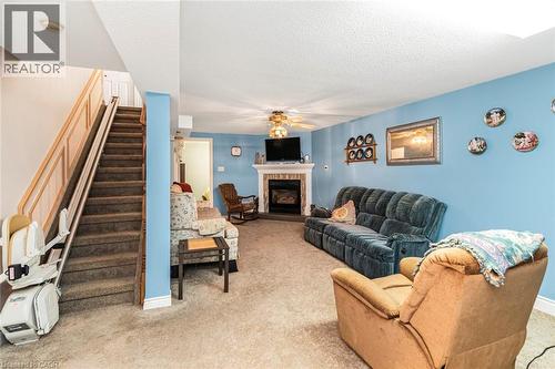 10 Wentworth Drive Unit# 36, Grimsby, ON - Indoor Photo Showing Living Room With Fireplace