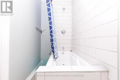 625 Lincoln Street, Welland (Lincoln/Crowland), ON -  Photo Showing Bathroom