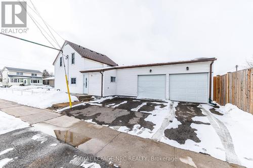 attached double garage - 625 Lincoln Street, Welland (Lincoln/Crowland), ON - Outdoor