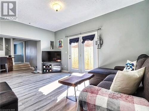 625 Lincoln Street, Welland (Lincoln/Crowland), ON - Indoor Photo Showing Living Room