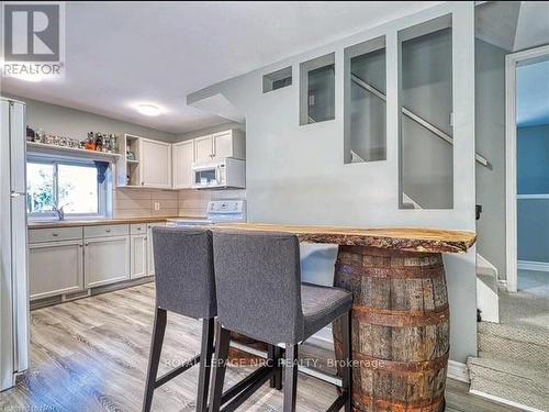 625 Lincoln Street, Welland (Lincoln/Crowland), ON - Indoor Photo Showing Kitchen