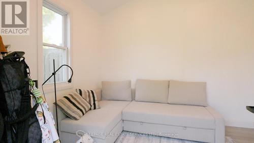 4 Rembe Avenue, Hamilton, ON - Indoor