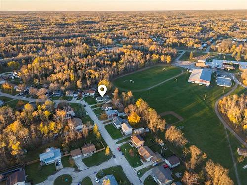 19 Dufferin Ave, Pinawa, MB 