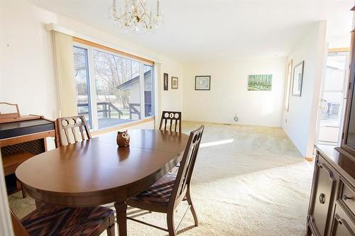 19 Dufferin Ave, Pinawa, MB 